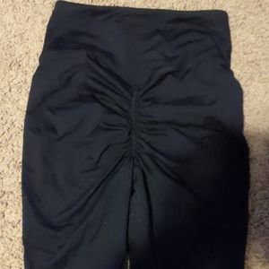 Black scrunch butt leggings